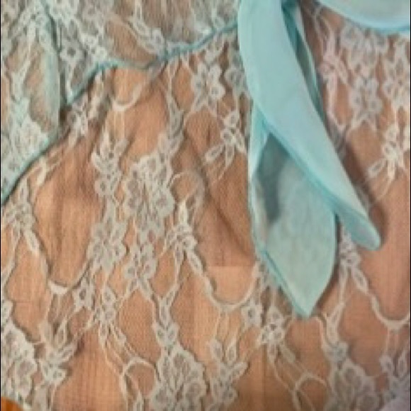 Body Central Mint Green Sheer Back Lace Button Up Tie Top NWT - Picture 11 of 12